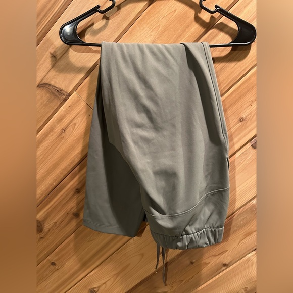 Lululemon On The Fly 7/8 Pants in Dark Olive - Picture 3 of 12